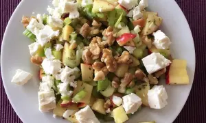 Apfel-Sellerie-Salat: Knackiger Klassiker & leichte Varianten