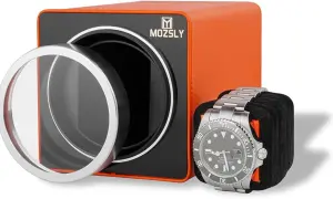Caja enrolladora naranja MOZSLY con un Rolex de acero inoxidable. Los Rolex llevan pilas, pero este reloj automático se mantiene en marcha.