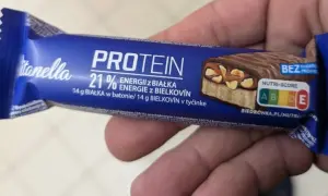 Baton proteinowy przed czy po treningu - co wybierać dla lepszej regeneracji?