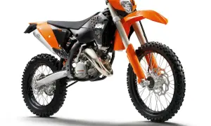 Jakie enduro 250 4T kupić? Modele, serwis, koszty i pułapki