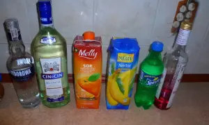 Butelka Cin Cin Bianco, sok pomarańczowy i bananowy, Sprite i inne napoje. Idealne na imprezę!