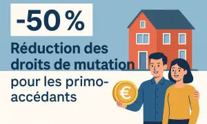 Réduction de 50% des droits de mutation immobilière pour les primo-accédants, symbolisée par un couple heureux tenant une pièce d'euro devant une maison.
