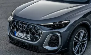 Nowy Audi Q5 2025 cena: zobacz przód luksusowego SUV-a z charakterystycznym grillem i nowoczesnymi światłami LED.