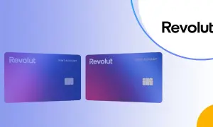 Dwie karty Revolut z napisem "JOINT ACCOUNT" i logo. Dowiedz się, jak płacić Revolutem.