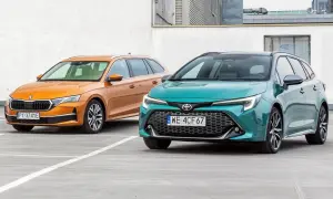 Pomarańczowa Skoda i zielona Toyota, dwa auta znane z tego, że są najmniej awaryjne.