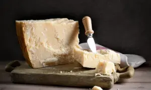 Jak zrobić parmezan w domu – krok po kroku do idealnego smaku