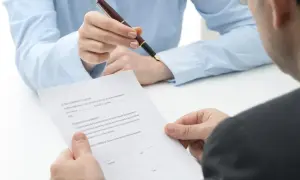 Jak działa umowa zlecenie? Kluczowe informacje, które musisz znać