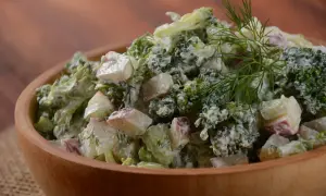 Głąb brokuła: zero waste! Pyszne sałatki i sekrety kuchni