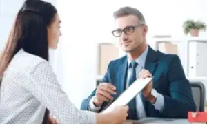 Unikaj błędów! Jaki PKD dla agenta ubezpieczeniowego? Prosty przewodnik