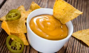 Prepara Salsa Cheddar para Nachos: ¡El Sabor del Cine en Casa!