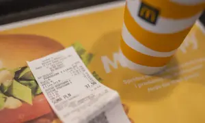 Cena burgera w Polsce: Od 7 do 70 zł. Jak nie przepłacić?