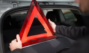 Jak prawidłowo holować auto, aby uniknąć niebezpieczeństwa i kosztów
