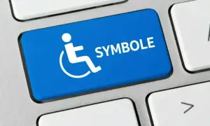 Niebieski klawisz z symbolem osoby na wózku inwalidzkim i napisem "SYMBOLE". Co oznacza symbol n 12f?