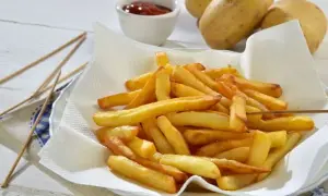 Ile smażyć frytki na patelni? Sekret chrupkości w 7-11 min.