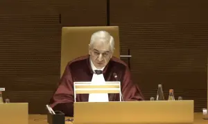 Sędzia w todze ogłasza wyrok TSUE w sprawie frankowiczów.