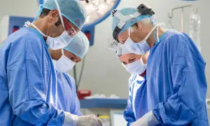 Neurochirurg: Kiedy go potrzebujesz? Objawy, leczenie, wizyta.