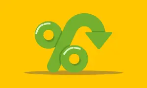 Grönt procenttecken med en pil som pekar nedåt, symboliserar minskad inflation i juli.