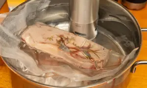 Sous vide: temperatury i czasy. Jak gotować mięso perfekcyjnie?