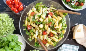 Salat mit Pesto: Schnelle Rezepte & Tipps für perfekten Genuss