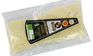 Tarty parmezan Ferrari BIO w przezroczystym opakowaniu. Idealny do posypania makaronu lub pizzy.