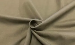 Miękka, elastyczna tkanina single jersey w kolorze khaki, idealna na koszulki.