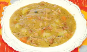 Grochówka jak zrobić? Mój przepis na gęstą, aromatyczną zupę!