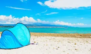 Jak złożyć namiot plażowy - prosta instrukcja bez stresu