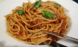 Spaghetti siciliana: prosty przepis na pyszne danie z Sycylii