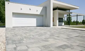 Z czego podjazd do domu? Porównanie materiałów i kosztów 2026