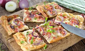 Gotowe ciasto na pizzę: 15+ szybkich przepisów na obiady i przekąski