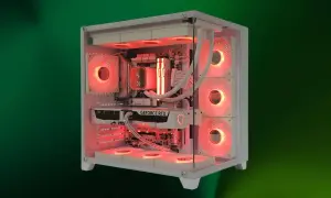 Leuchtender Gaming-PC mit roter Beleuchtung. Die CPU zeigt 33 Grad, weit entfernt von 100 Grad.
