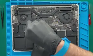 Wymiana baterii w MacBook Pro: Jak uniknąć kosztownych problemów?