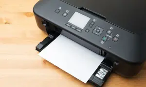 Drukarka drukuje puste kartki? Rozwiąż problem krok po kroku!