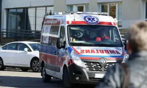 Kiedy wezwać pogotowie dla seniora? Objawy, których nie wolno ignorować