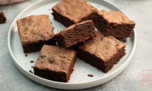 Saftige Brownies, perfekt für jedes Brownie Rezept. Ein Stück zum Anbeißen!