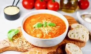 Ile kalorii ma miska zupy pomidorowej? Sprawdź, by nie przytyć