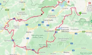 Mapa drogowa z zaznaczoną czerwoną trasą motocyklową przez Słowację.