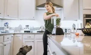 Batido de proteínas nocturno: ¿engorda o potencia tu músculo?