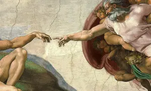 Boska dłoń niemal dotyka palca Adama. Wokół Boga unoszą się aniołowie, jakby mityczne stworzenia zstąpiły z nieba.
