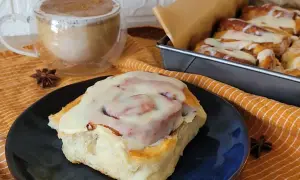 Puszyste cynamonki z lukrem, idealne do kawy. Ten przepis na cynamonki to gwarancja sukcesu!