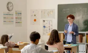 Czy dyrektor szkoły może być wychowawcą klasy? Sprawdź ograniczenia