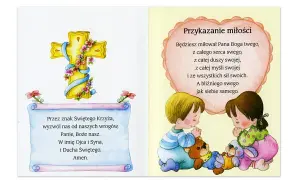 Dwie strony z modlitwami dla dzieci. Po lewej krzyż i tekst modlitwy, po prawej dzieci z pluszakami i przykazanie miłości.