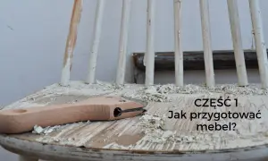 Drewniany mebel w trakcie renowacji, z widocznymi odpryskami starej farby i narzędziem do jej usuwania. Czas zacząć przygotowania, ale czym odtłuścić?