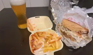 Ile kcal ma kebab z frytkami? Zaskakujące informacje o kaloriach