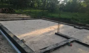 Zima to wróg fundamentów? Zabezpiecz je i oszczędź na naprawach!