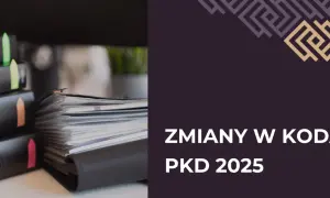 Stos dokumentów w segregatorach z kolorowymi zakładkami.