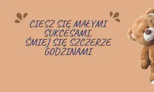 Pluszowy miś z życzeniami na roczek: "Ciesz się małymi sukcesami, śmiej się szczerze godzinami".