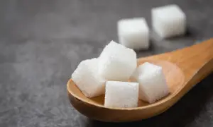 Un morceau de sucre: poids, calories, équivalences. Tout savoir!