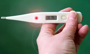 Cyfrowy termometr pokazuje 38.75. Dowiedz się, jak odczytać temperaturę na termometrze, gdy masz gorączkę.
