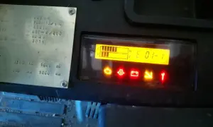 Co oznaczają kontrolki w wózku widłowym Toyota? Kluczowe informacje i porady
